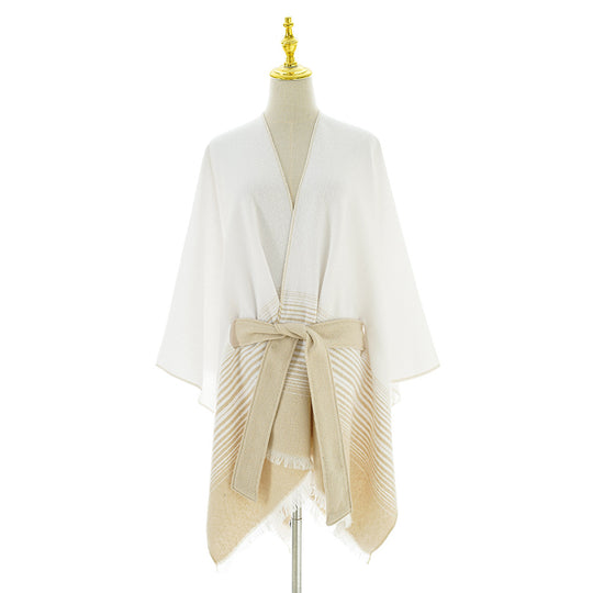 Damen Wickelponcho aus Feinstrick mit Bindegürtel und Fransensaum Shop Nory