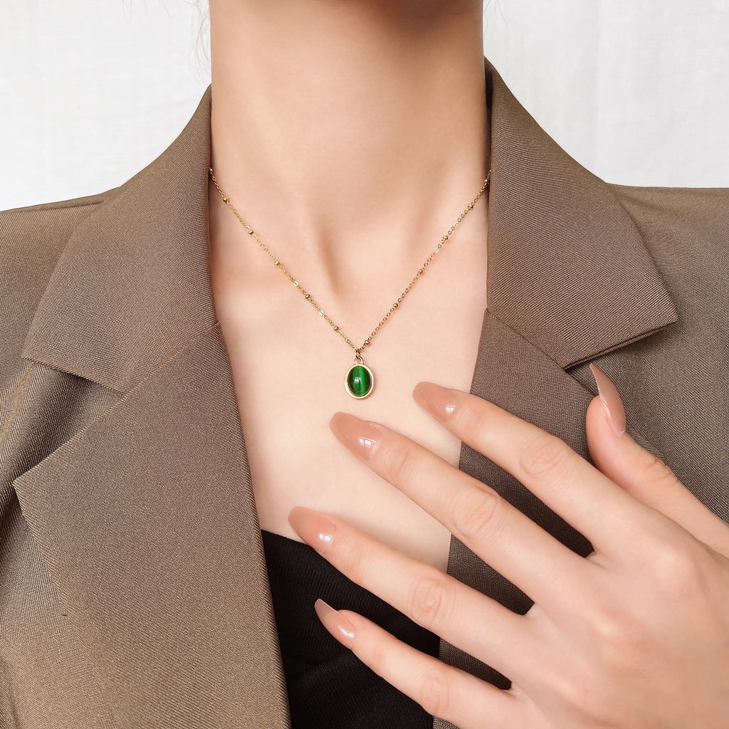 Damen elegante Halskette mit ovalem Anhänger und goldener Kette Shop Nory