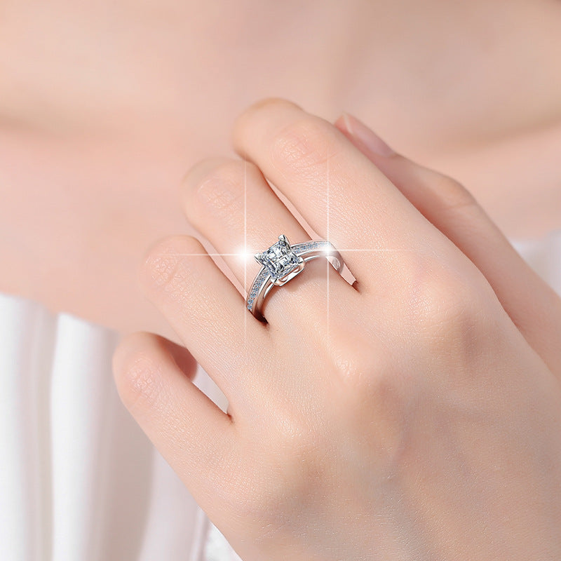 Damen Verlobungsring mit quadratischem Zirkonia und filigraner Fassung Shop Nory