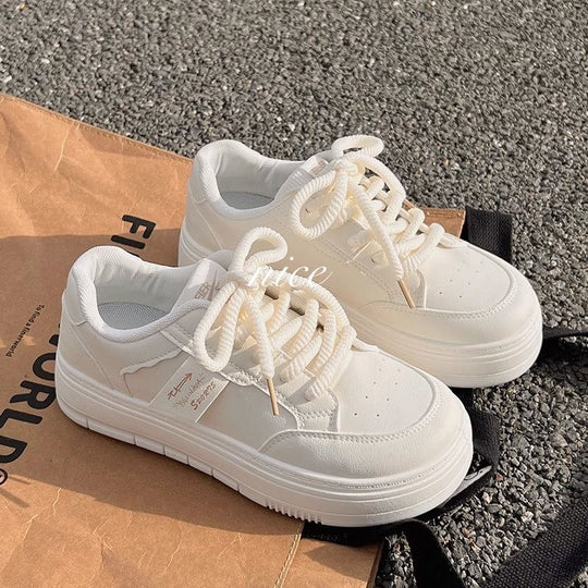 Damen Urbane Plateausneaker im Minimalstil mit gepolstertem Komfortkragen Shop Nory