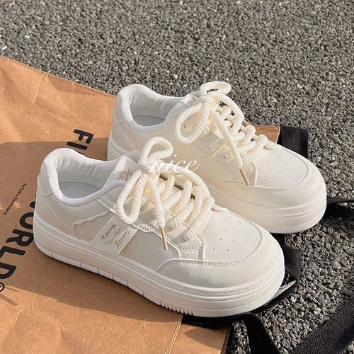 Damen Urbane Plateausneaker im Minimalstil mit gepolstertem Komfortkragen Shop Nory
