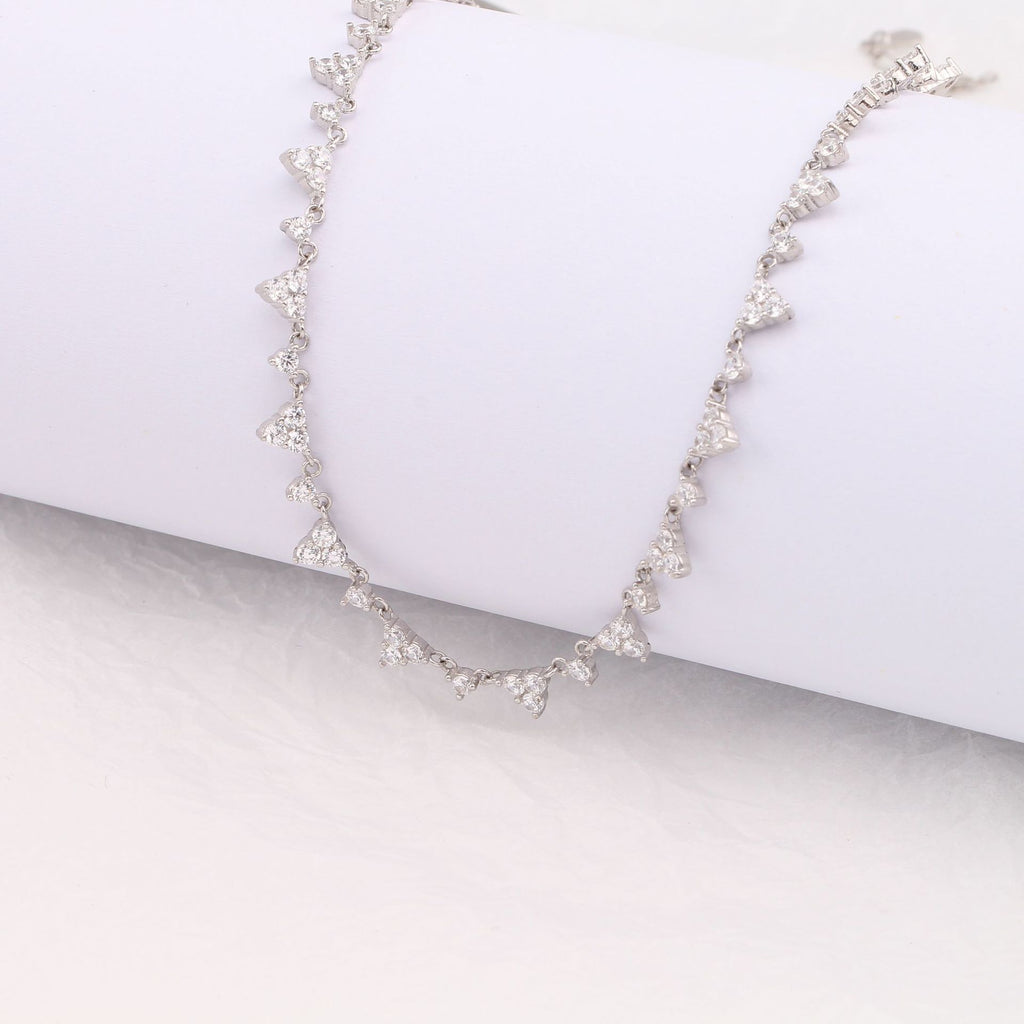 Damen Halskette mit funkelndem Zirkon-Anhänger in stilvollem Design Shop Nory