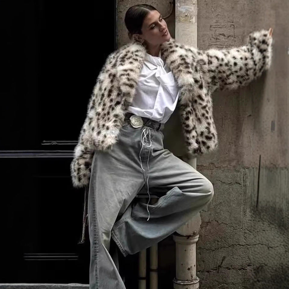 Damen Kurzjacke aus Kunstpelz im Dalmatiner‑Look mit kastiger Silhouette und weitem Schalkragen Shop Nory