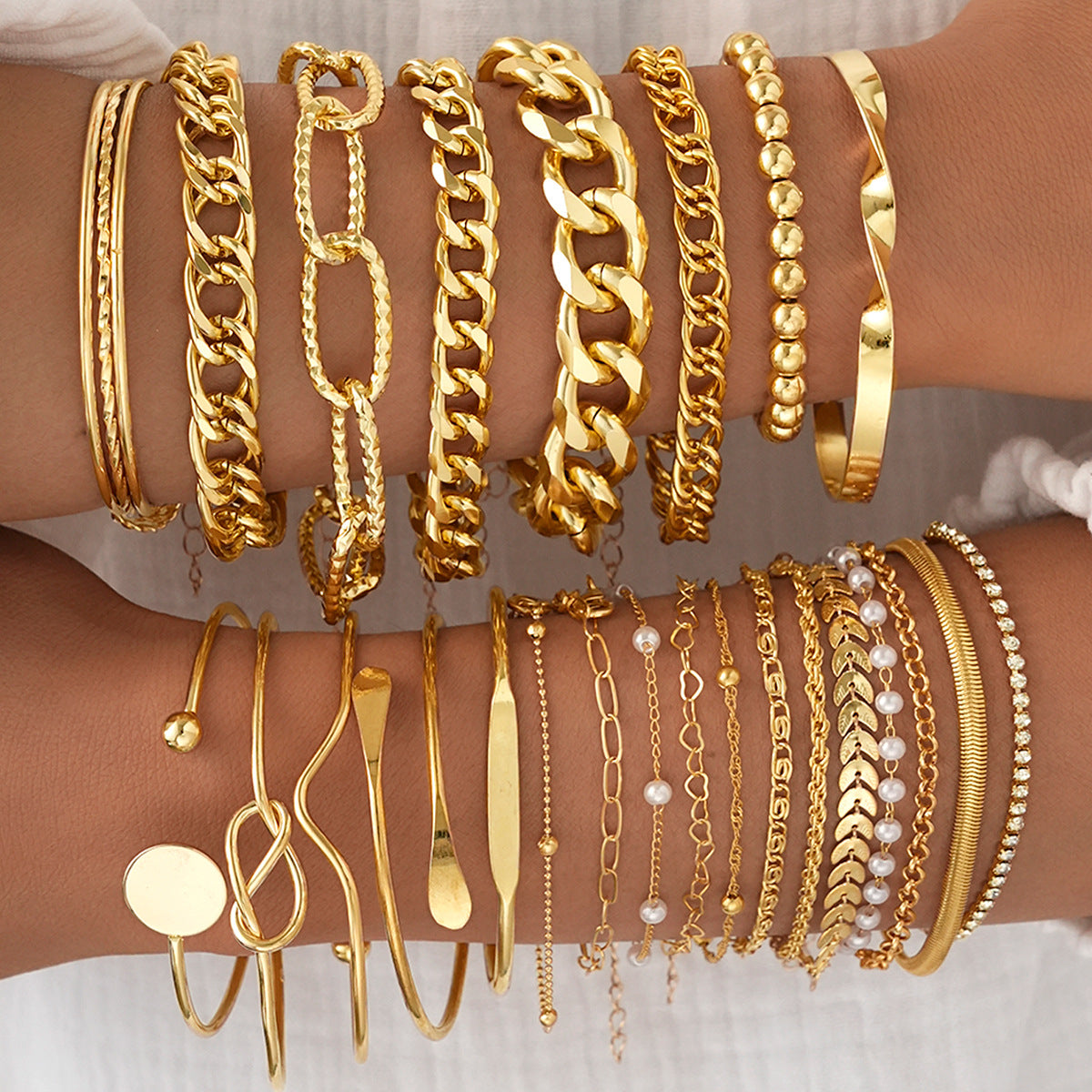 Damen Armreif-Set aus hochwertigem, goldfarbenem Metall mit vielfältigen Designs Shop Nory
