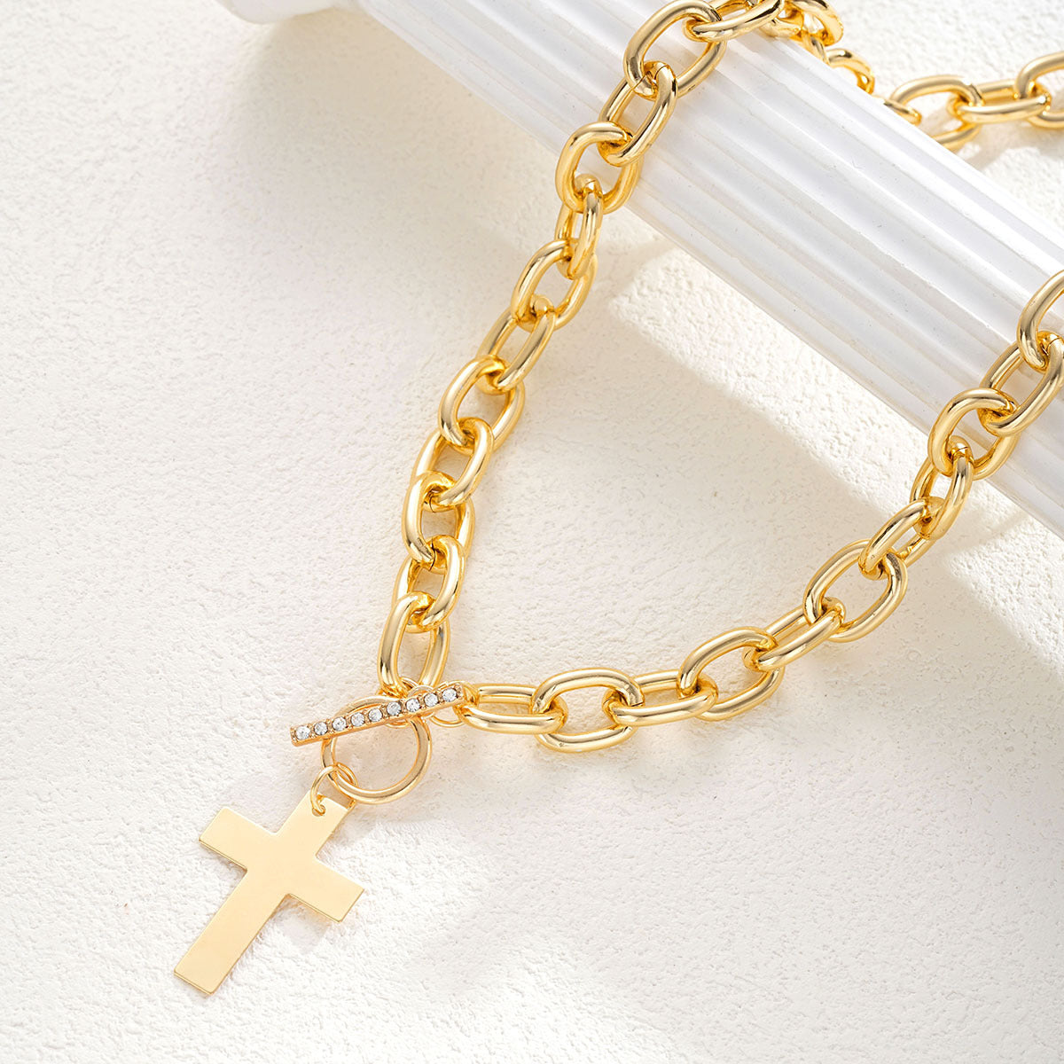 Damenkette mit elegantem Kreuzanhänger Shop Nory