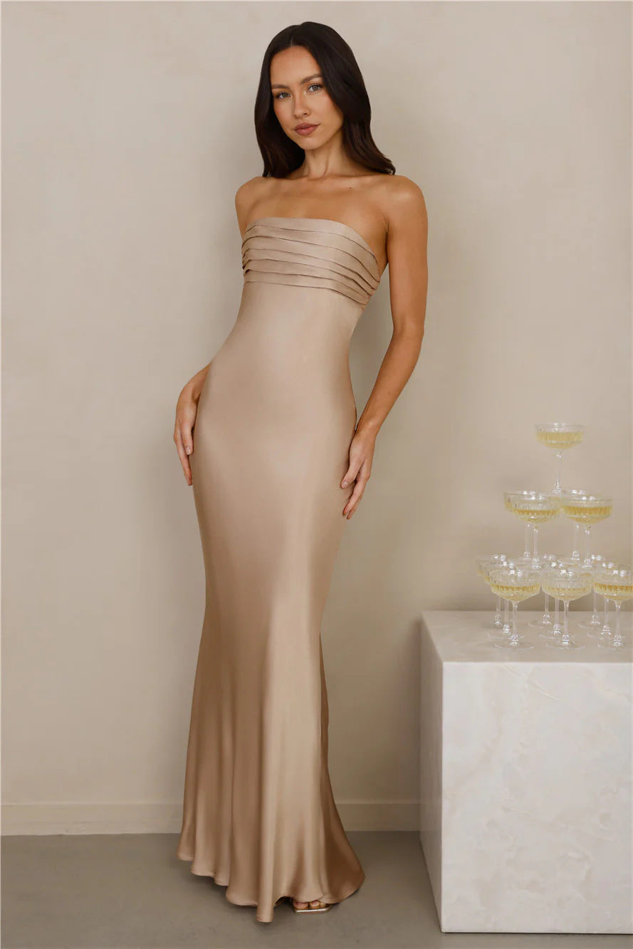 Damen Elegantes trägerloses Maxikleid mit schimmerndem Satin und figurbetontem Schnitt