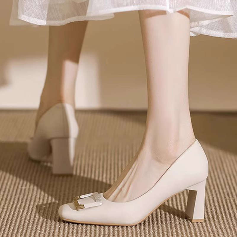 Damen Elegante und komfortable Pumps mit modischer Schnallenverzierung