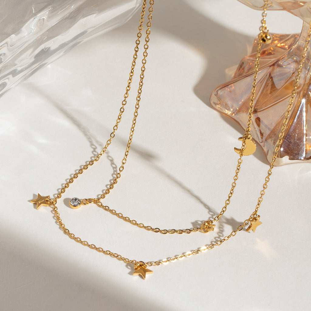 Damen Halskette mit funkelnden Stern- und Mondanhängern aus hypoallergenem Edelstahl Shop Nory