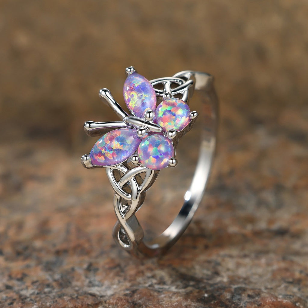 Damen Ring mit kunstvollem Schmetterlingsdesign und schimmernden Opal-Elementen Shop Nory