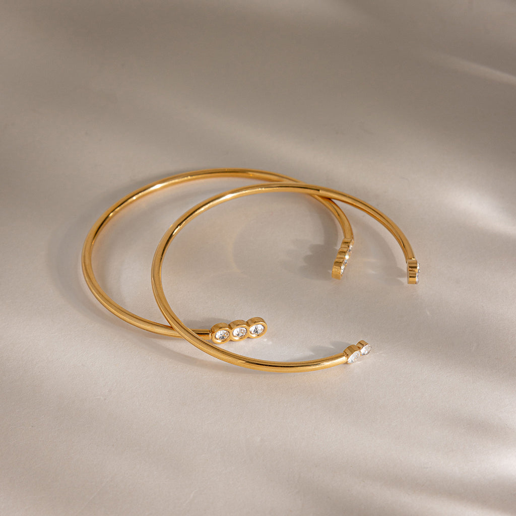 Damen Offenes Armband mit funkelnden Zirkonia und hypoallergener Edelstahlverarbeitung Shop Nory