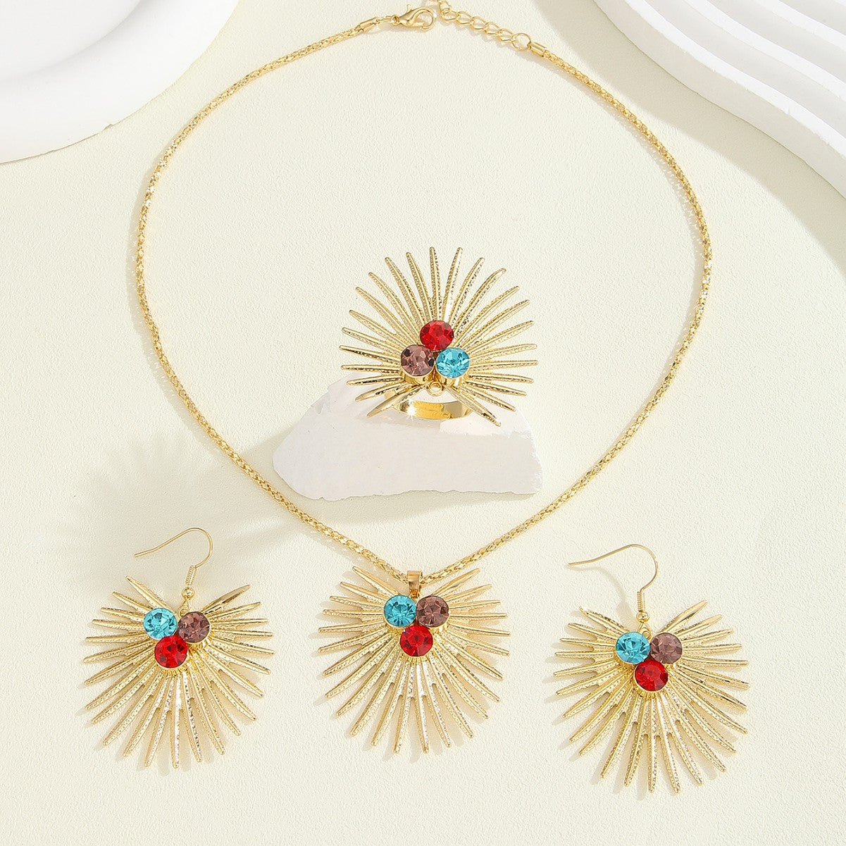Damen Schmuckset mit herzförmigen Anhängern und strahlendem Design Shop Nory