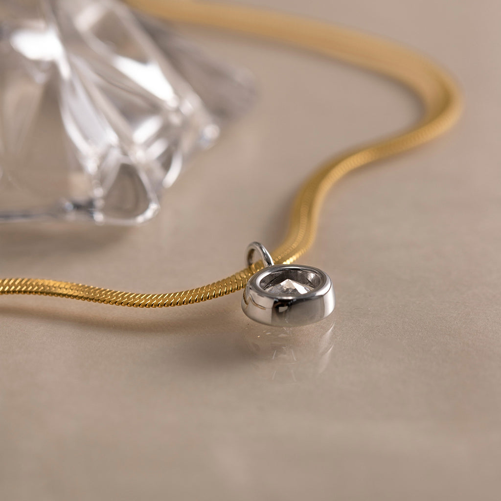 Damen Halskette mit funkelndem Kristallanhänger und langlebigem Edelstahl Shop Nory