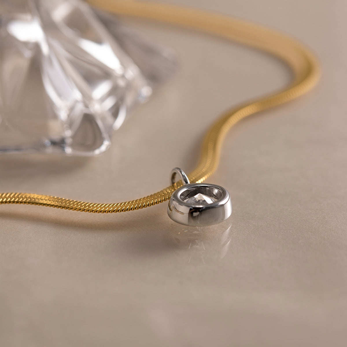 Damen Halskette mit funkelndem Kristallanhänger und langlebigem Edelstahl Shop Nory