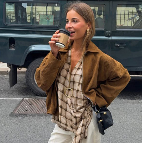 Damen Kurzblouson aus Veloursleder mit Hemdkragen, kastigem Cropped-Schnitt und verdecktem Reißverschluss Shop Nory