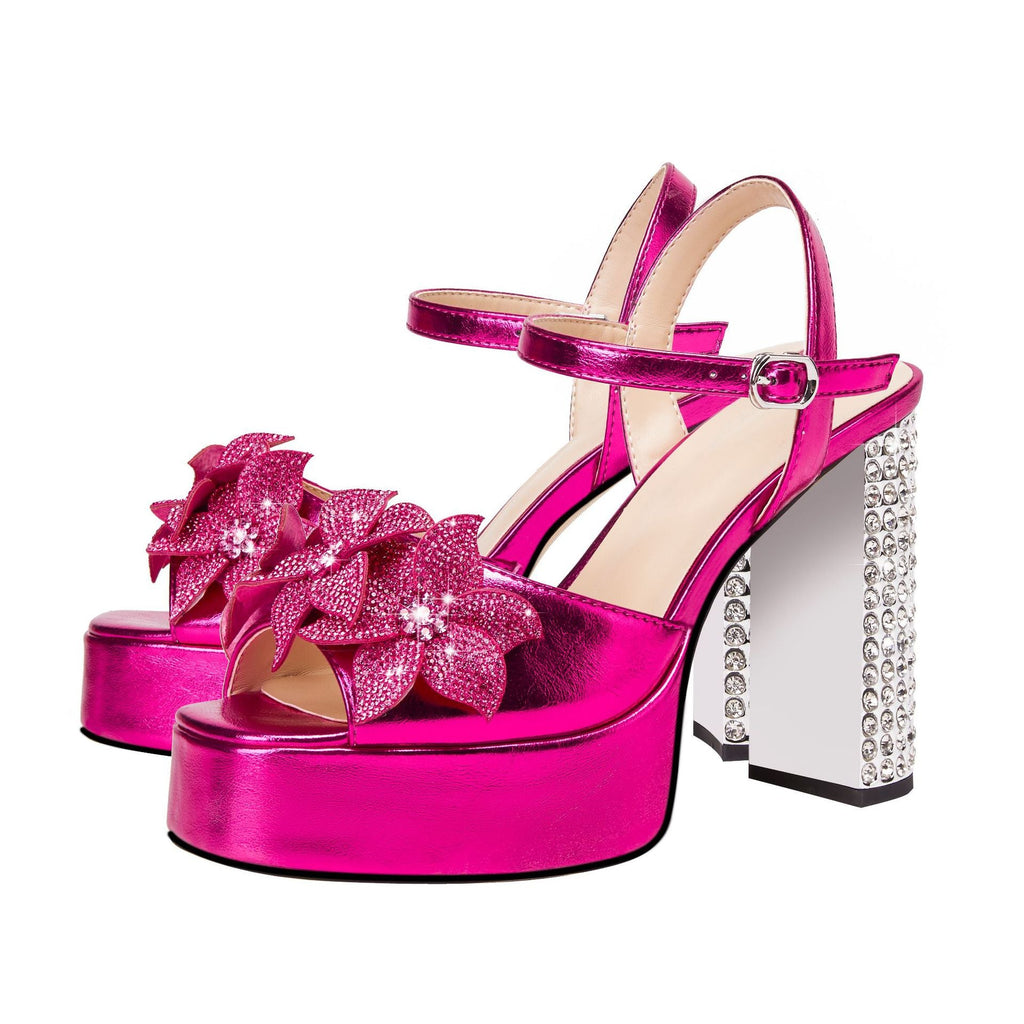 Femme Chunky Platform Sandalen mit dekorativen floralem Akzenten und rhinestone-besetztem Absatz