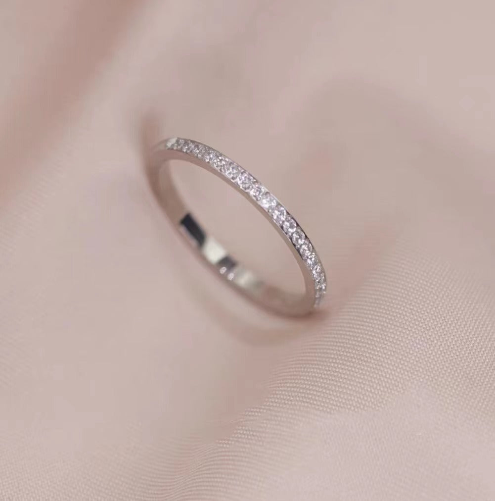 Damen Ring mit funkelnden Kristallakzenten Shop Nory