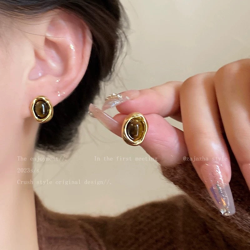 Damen Ohrstecker mit einzigartigem Tigeraugen-Design und goldfarbener Umrandung Shop Nory