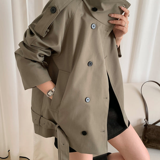 Damen Kurz geschnittener doppeltreihiger Trench mit Stehkragen und Schulterklappen Shop Nory
