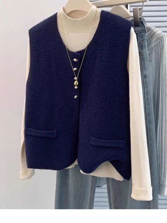 Damen Kurzgeschnittene Ärmellose Strickweste mit Perlenknopfleiste und aufgesetzten Taschen Shop Nory