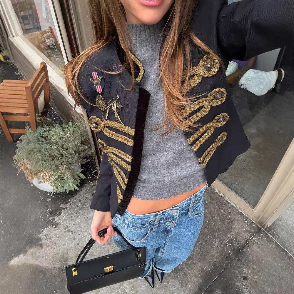 Damen Kurze Militärinspirierte Paradejacke mit goldener Kordelverzierung Shop Nory