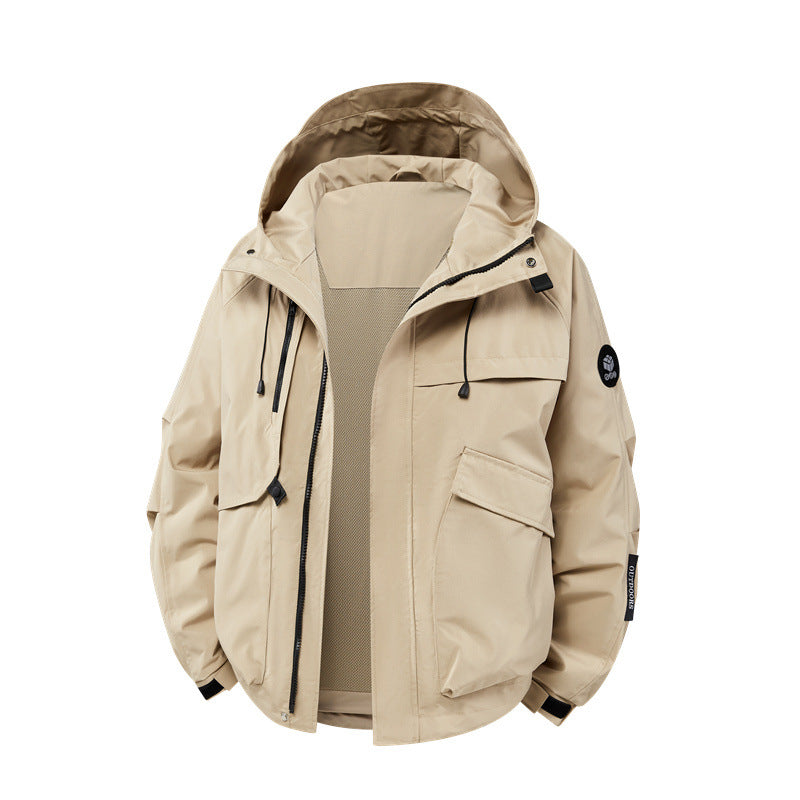 Herren technische Outdoor-Jacke mit Material und zahlreichen Reißverschlusstaschen