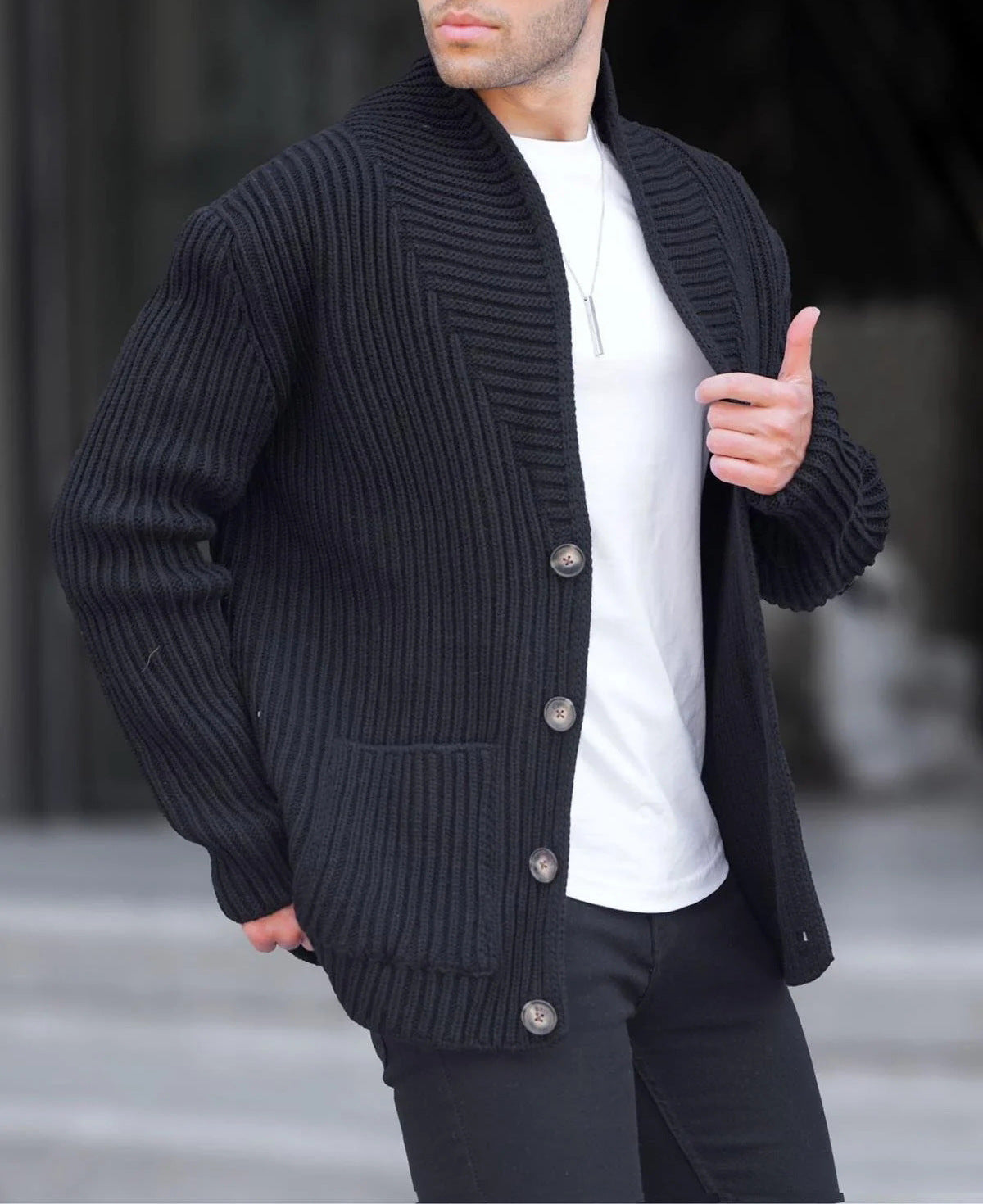 Herren Strickjacke mit tiefem Ausschnitt und knöpfen