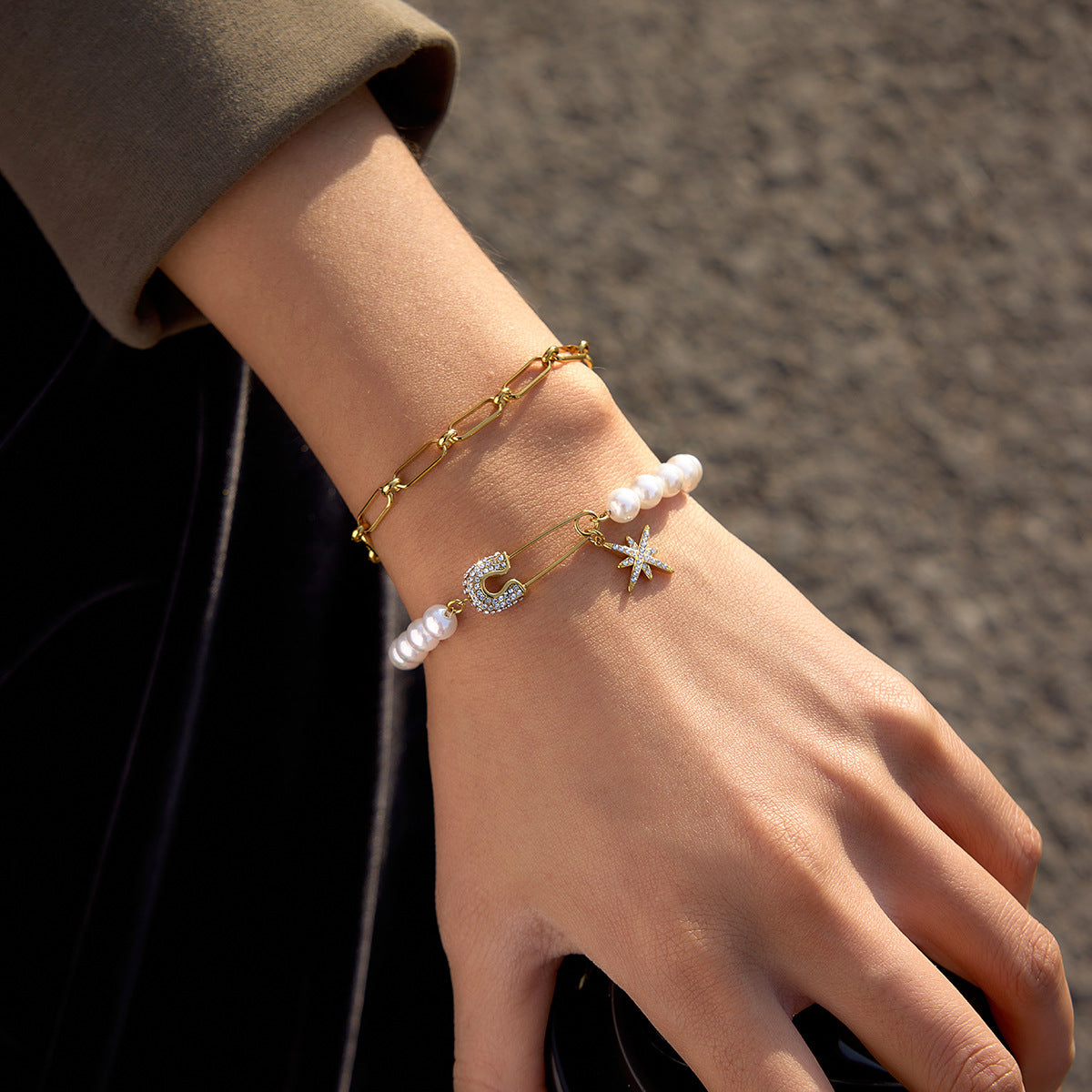 Damen Armband mit eleganten Perlen und funkelndem Anhänger Shop Nory
