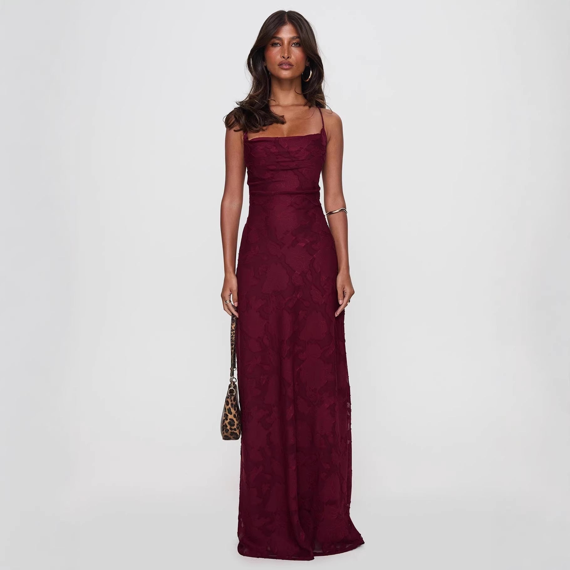 Damen Elegantes und figurumspielendes Abendkleid mit floralen Applikationen