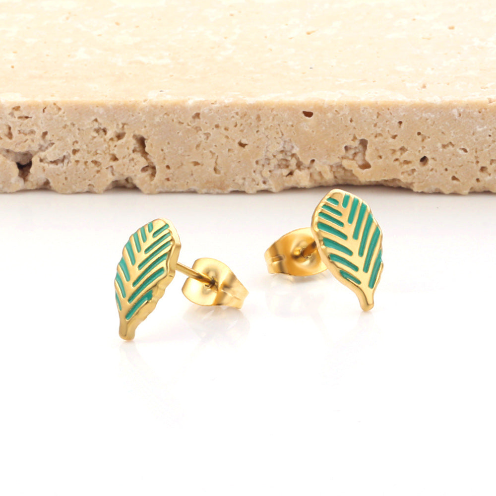 Damen Ohrstecker mit kunstvollem Blattmotiv aus hochwertigem Edelstahl und goldplattierter Oberfläche Shop Nory