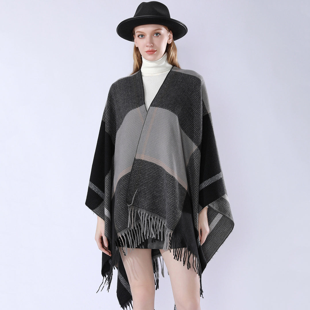 Damen Oversize-Capeponcho aus strukturierter Strickmischung mit V‑Ausschnitt, Karomuster und Fransen Shop Nory
