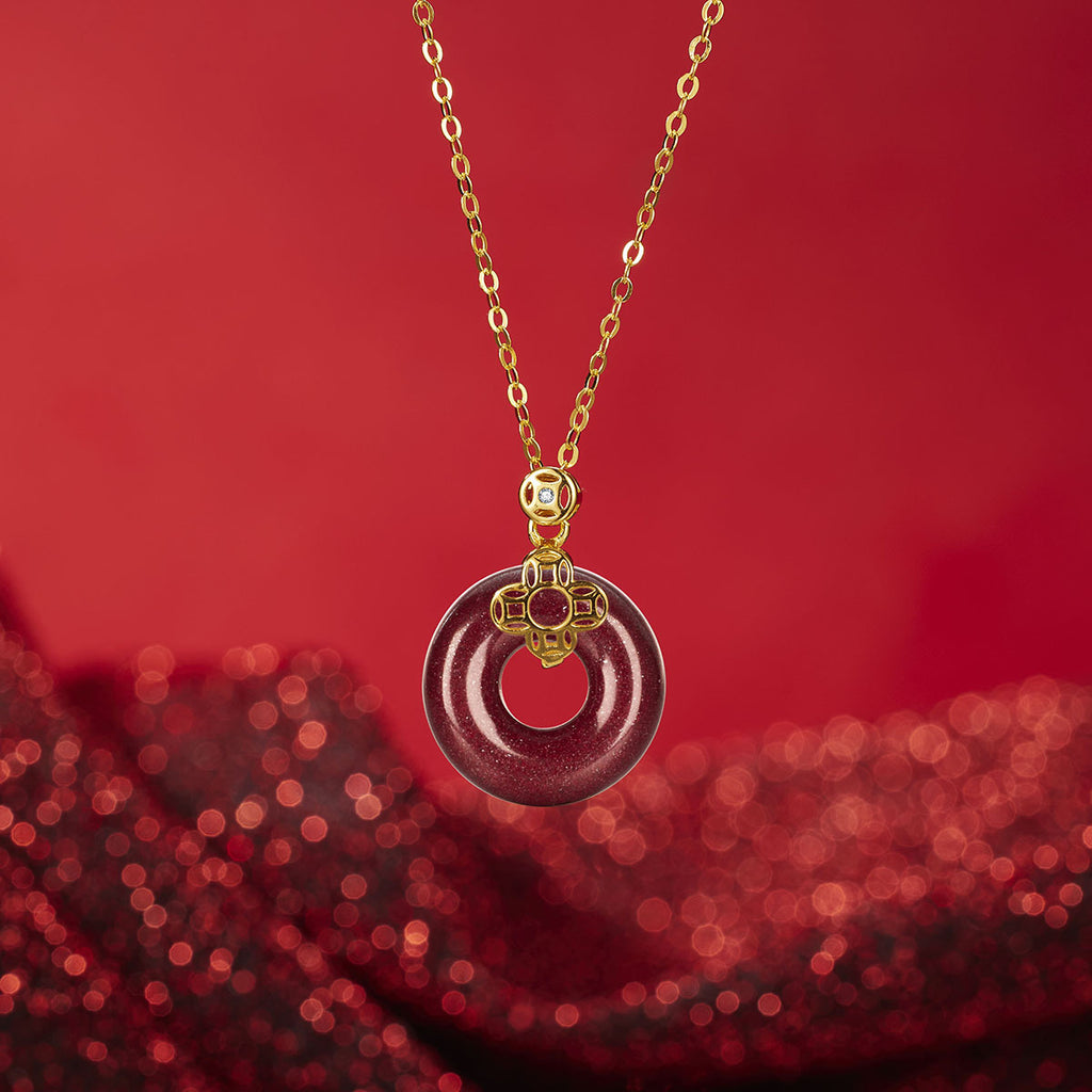Damen Halskette mit kunstvollem Goldanhänger und elegantem Donut-Design Shop Nory