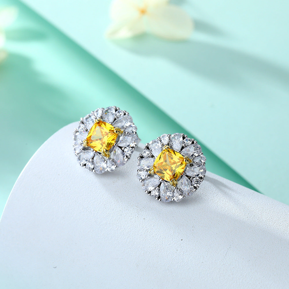 Damen Ring mit großem, leuchtendem Hauptstein und funkelndem Zirkonia-Besatz Shop Nory