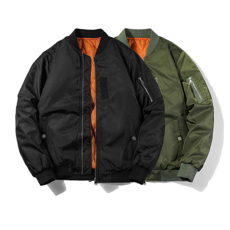 Herren Bomberjacke im Fliegerlook mit kontrastierender Innenfütterung, Ärmel‑Utilitytasche und elastischen Rippbündchen Shop Nory
