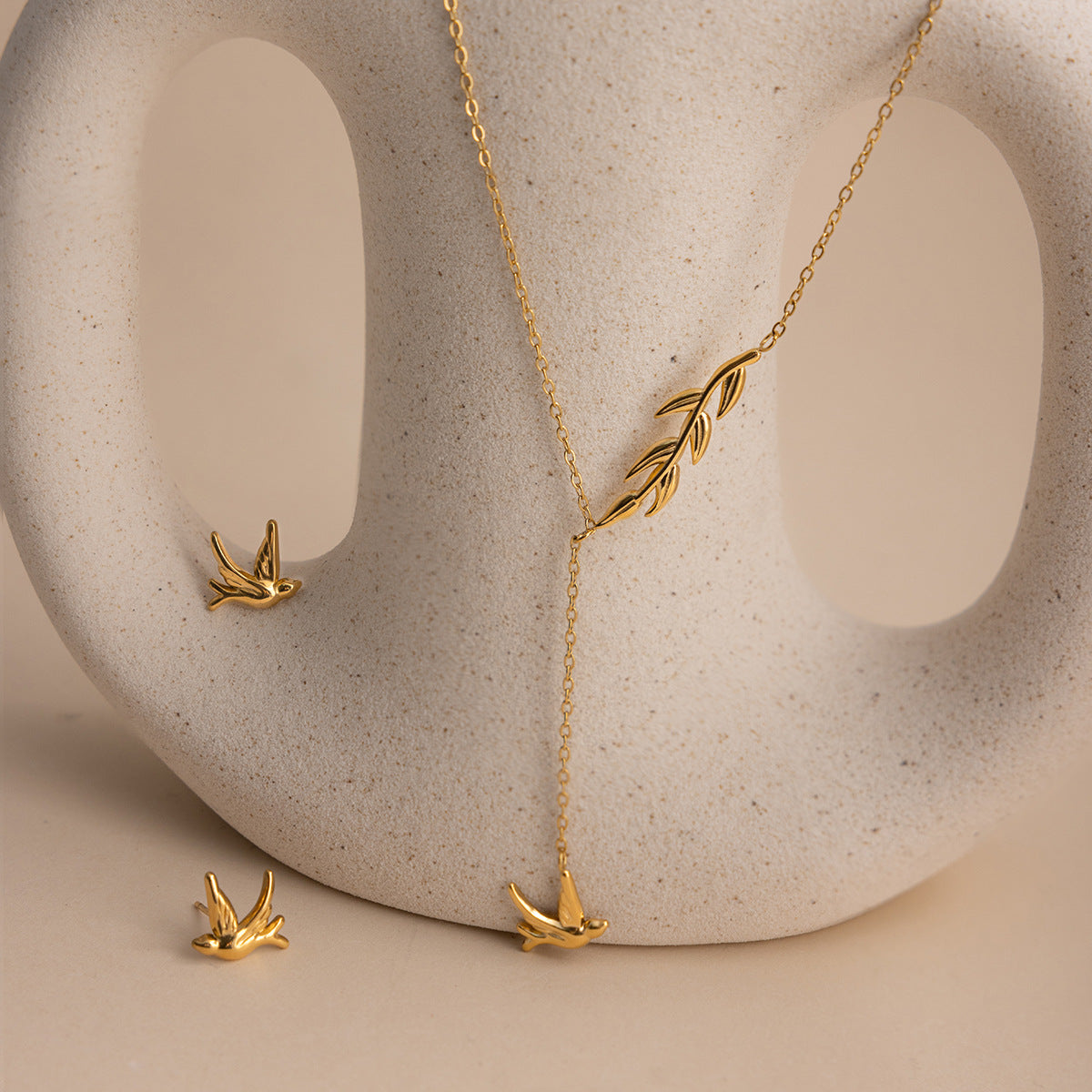 Damen Halskette mit Anhänger im eleganten Vogel-Design aus hypoallergenem Edelstahl Shop Nory