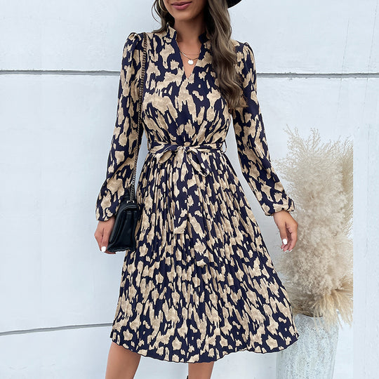 Damen Midikleid mit Plissée-Rock, V-Ausschnitt, Taillengürtel und Animal-Print Shop Nory