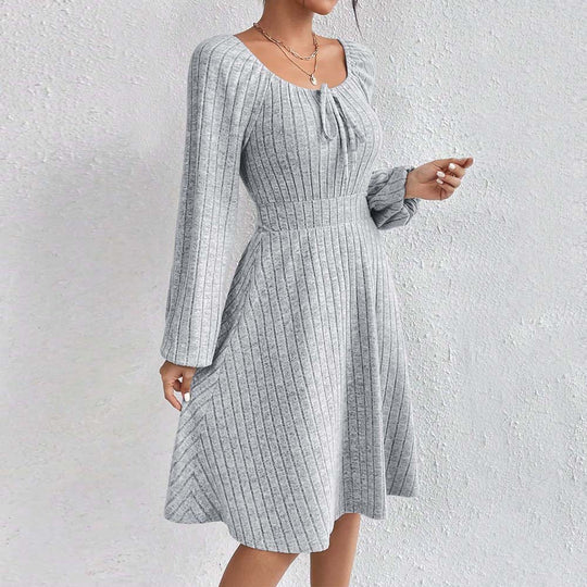 Damen geripptes Strickkleid mit taillierter Korsagenoptik, U-Boot Ausschnitt und A-Linien Rock Shop Nory
