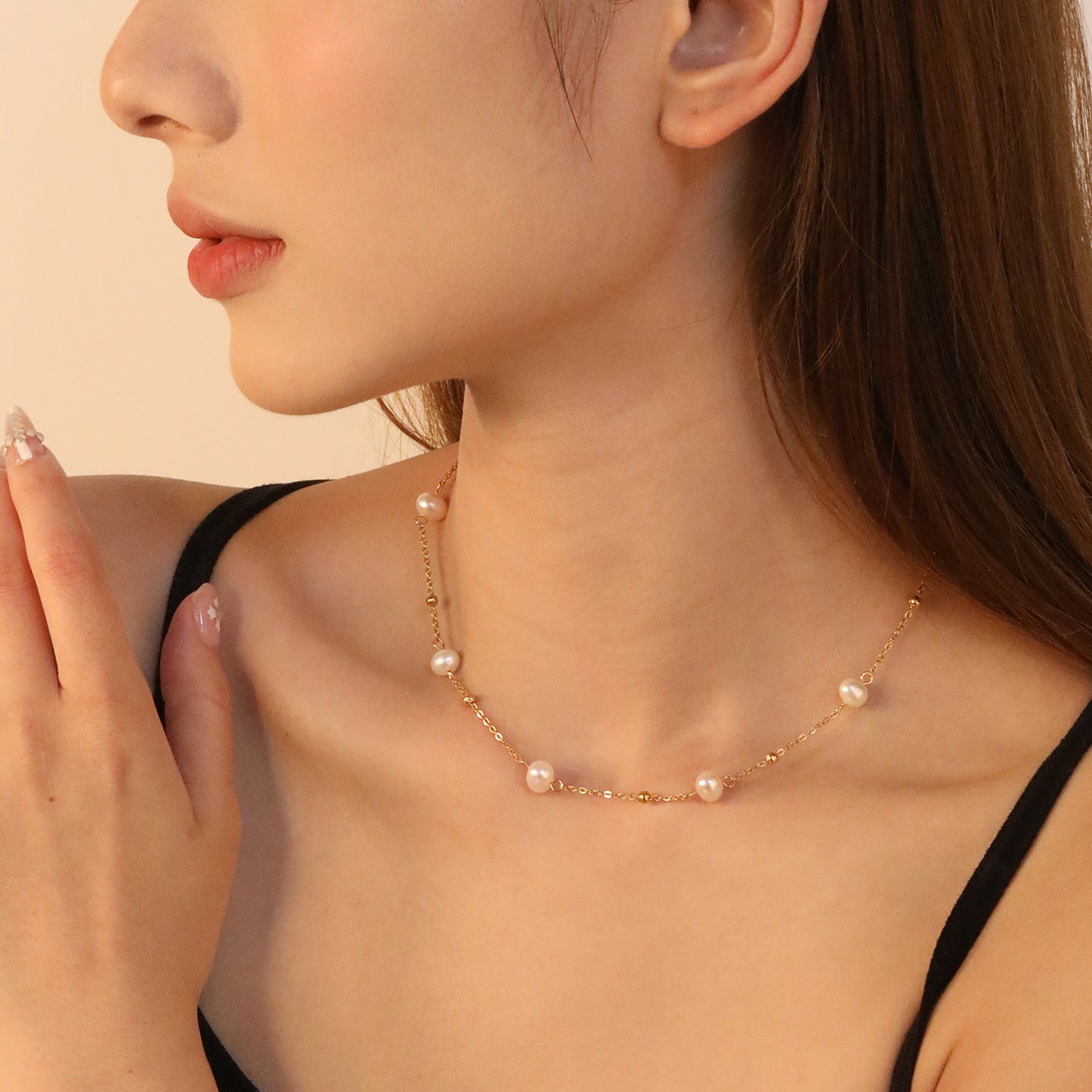 Damen luxuriöse Edelstahlkette mit Perlenakzenten Shop Nory