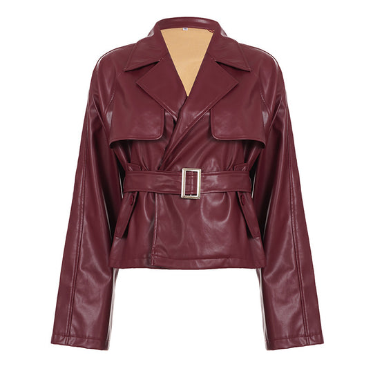 Damen nan kurzes Kunstleder-Trenchcoat mit Taillengürtel, breitem Revers und Cape-Detail Shop Nory