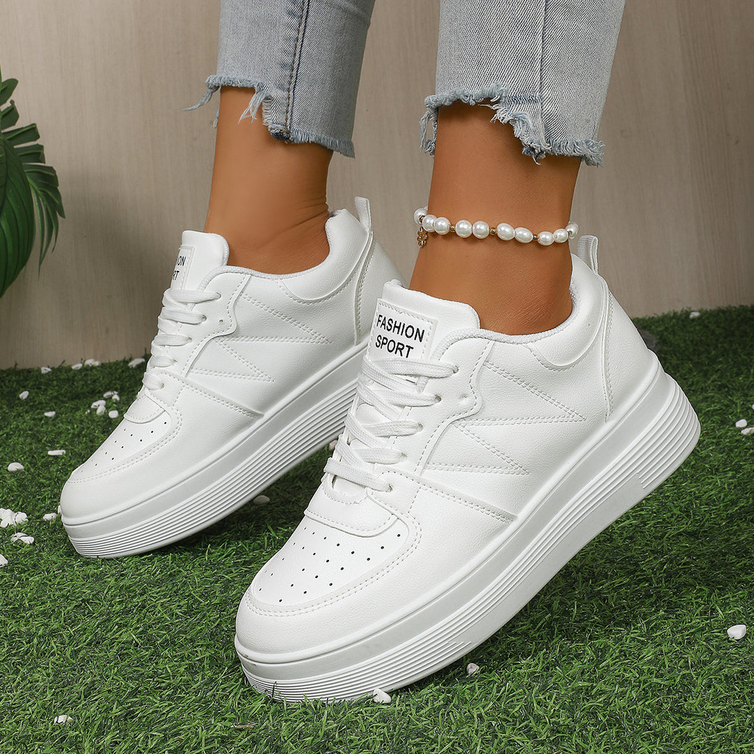 Damen Chunky-Sneaker mit erhöhtem Plateau, perforierter Zehenpartie und gepolstertem Schaft Shop Nory