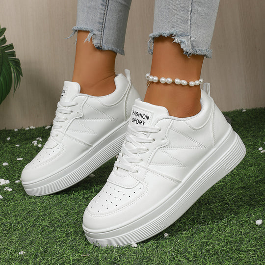 Damen Chunky-Sneaker mit erhöhtem Plateau, perforierter Zehenpartie und gepolstertem Schaft Shop Nory