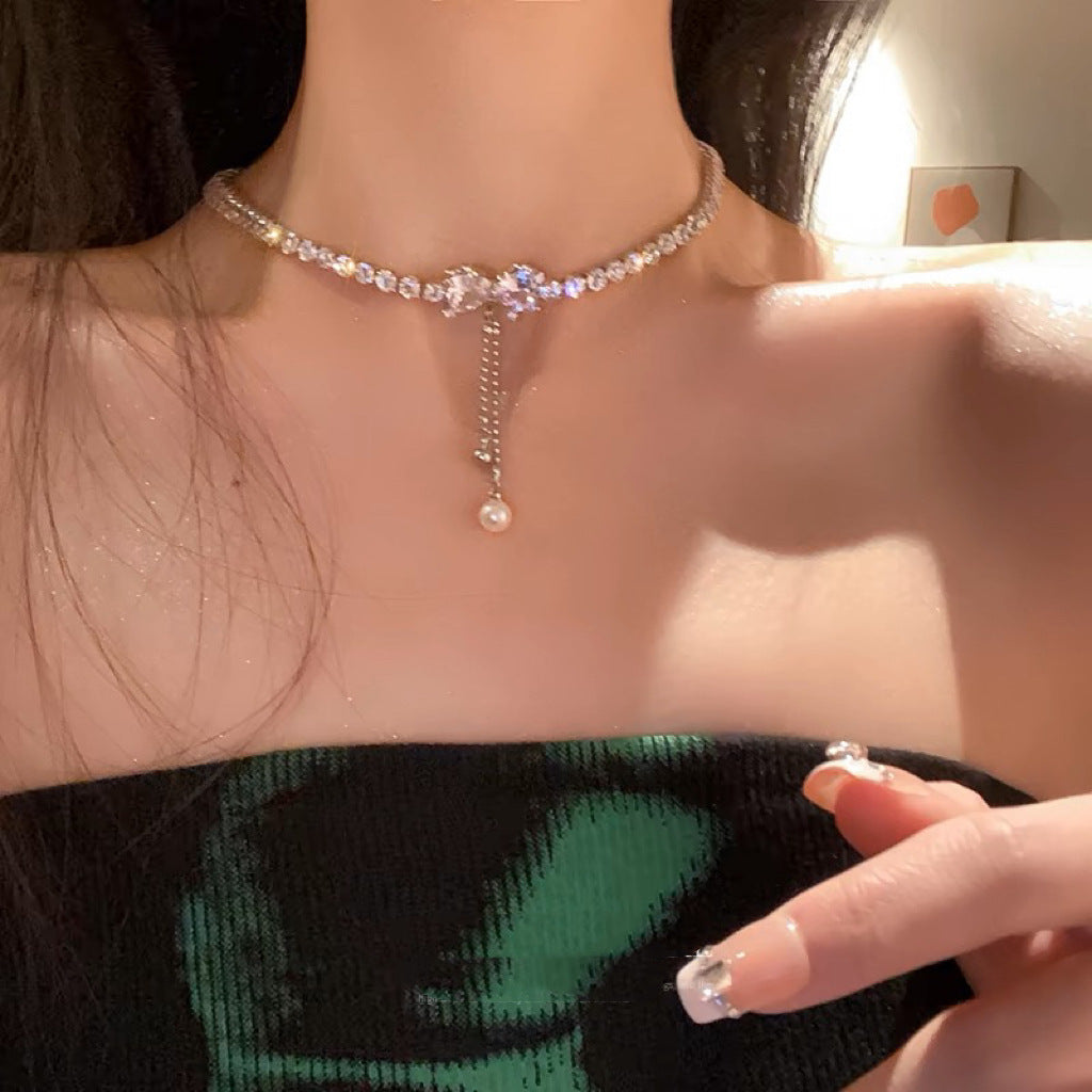 Damen Choker mit funkelnden Zirkonia und elegantem Anhänger Shop Nory