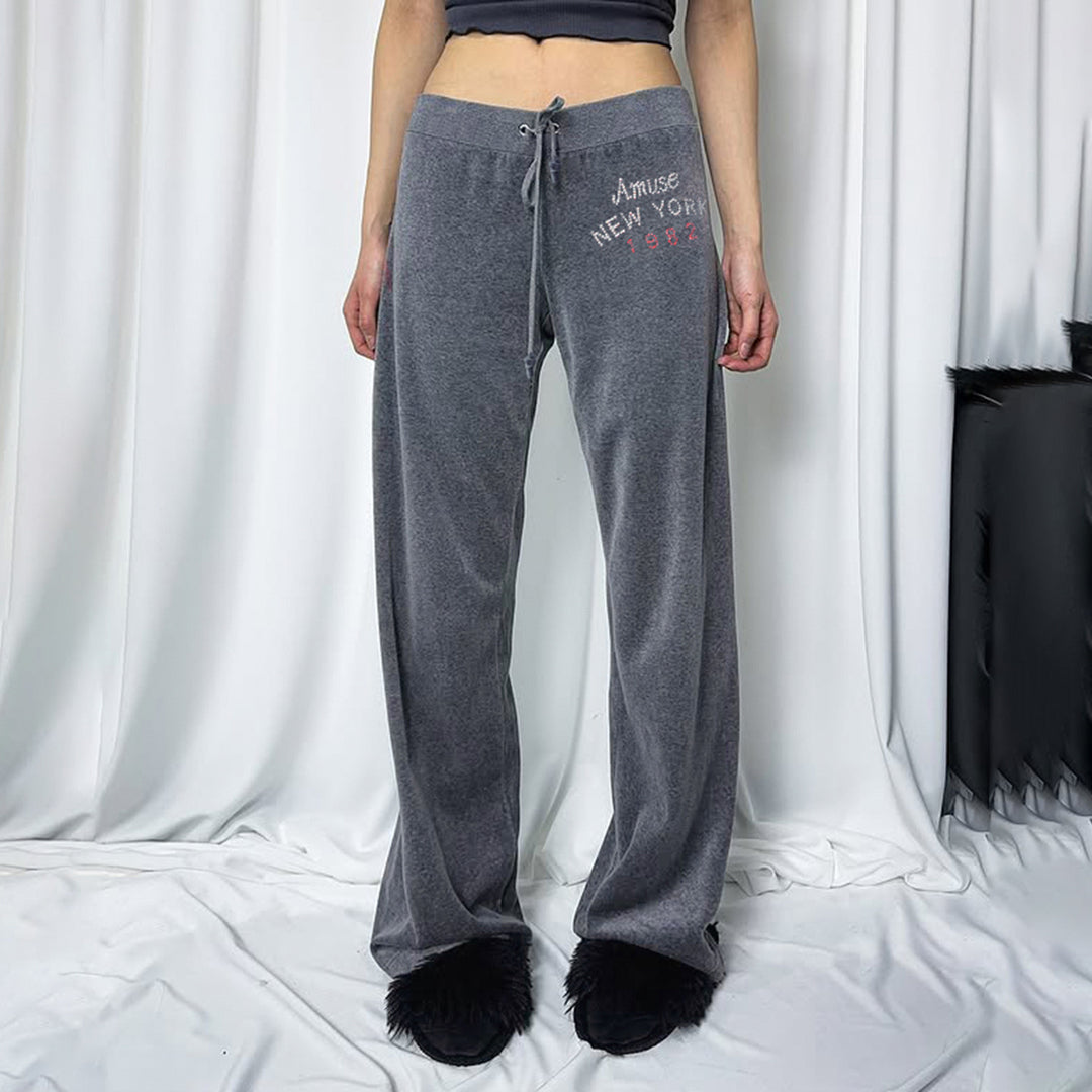 Damen nan weite Velours-Loungehose mit Tunnelzugbund, Kordelzug und dezenter Logo-Stickerei Shop Nory