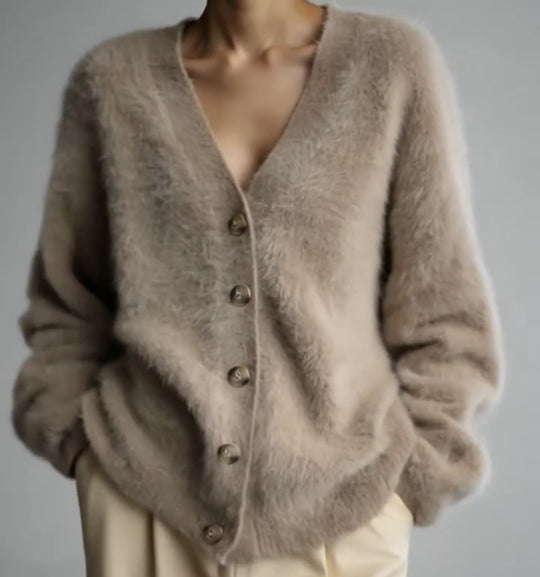 Damen Flauschiger Eyelash-Mix Oversize-Cardigan mit V-Ausschnitt und dekorativen Holzknöpfen Shop Nory