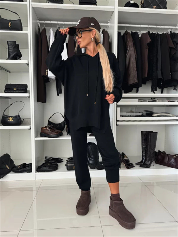 Damen Lounge-Set aus weichem Feinstrick mit übergroßem Kapuzenpullover und schmal zulaufender Bündchenhose Shop Nory