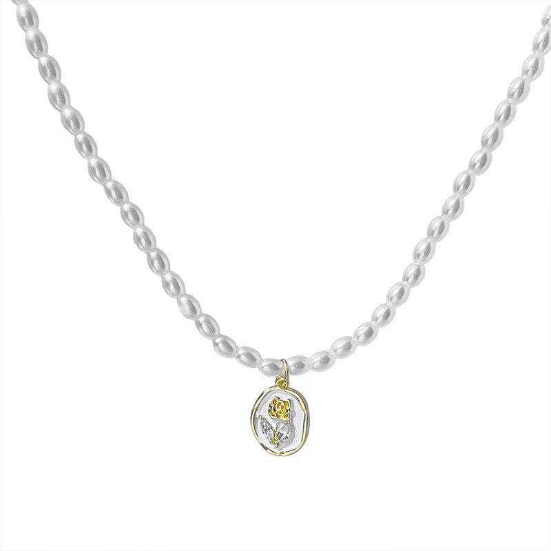 Damen Halskette mit eleganten Perlen und kunstvollem Medaillon Shop Nory