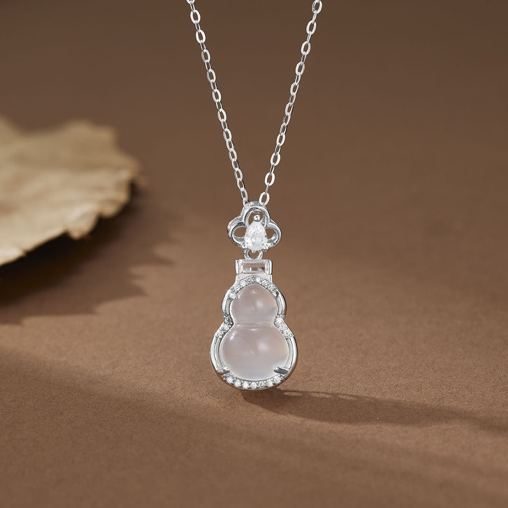 Damen Halskette mit exquisitem Buddha-Anhänger und funkelnden Zirkonia Shop Nory