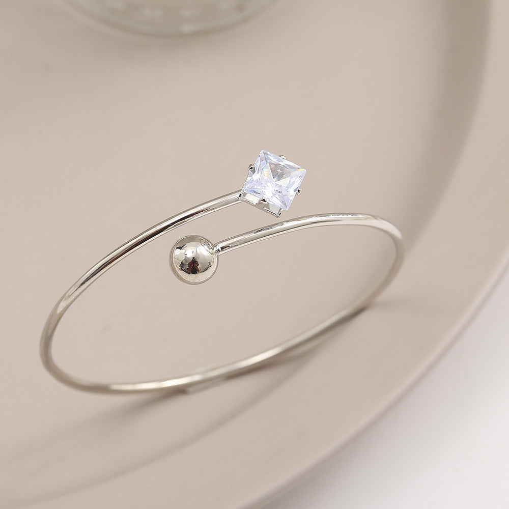 Damenarmband mit quadratischem Zirkonia-Anhänger und modernem Design Shop Nory