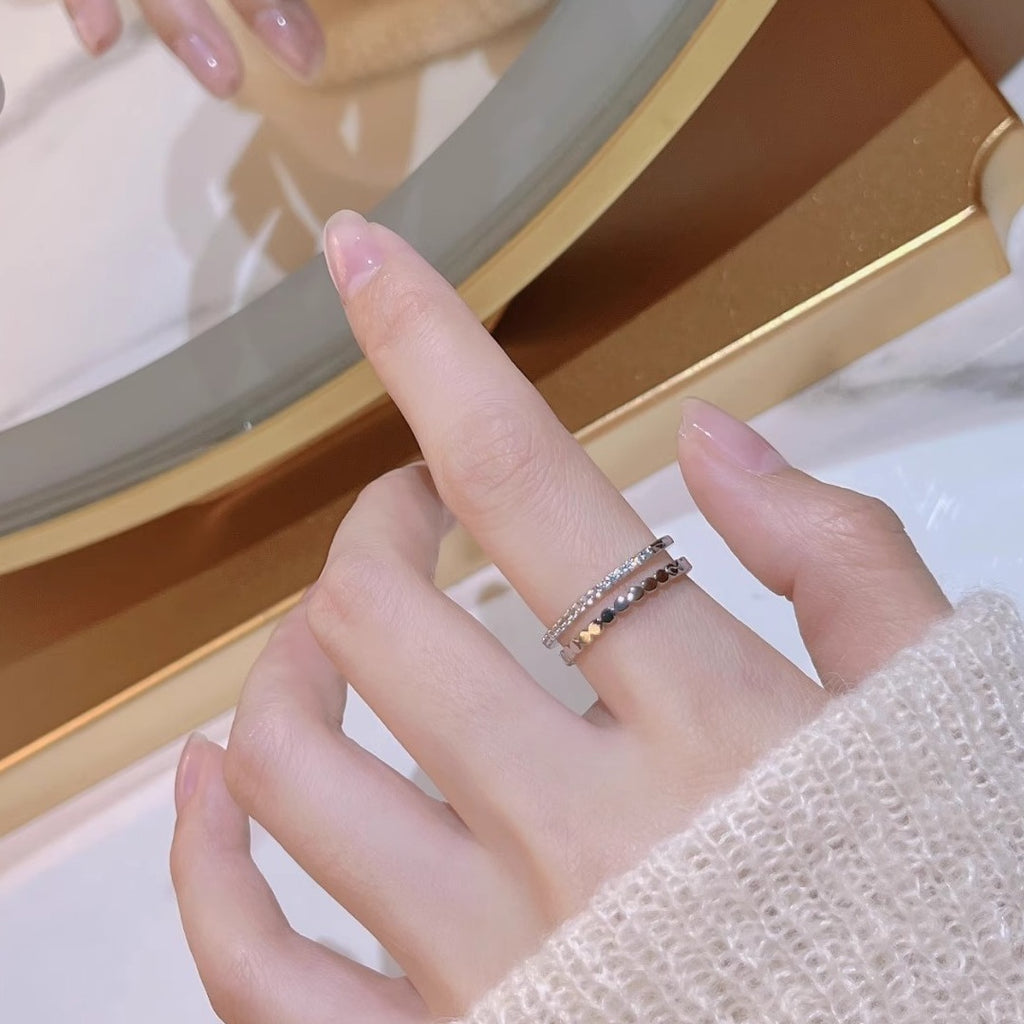Damen Zierlicher Ring mit funkelnden Akzenten und modernem Design Shop Nory
