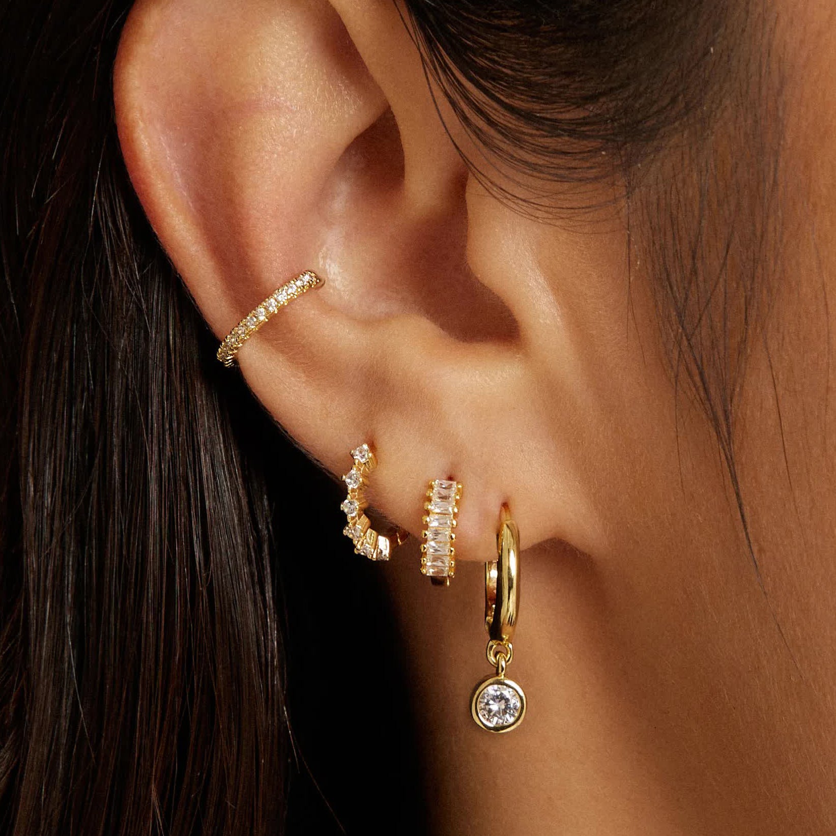 Damen Ohrschmuck Set mit funkelnden Kristallen und modernem Design Shop Nory