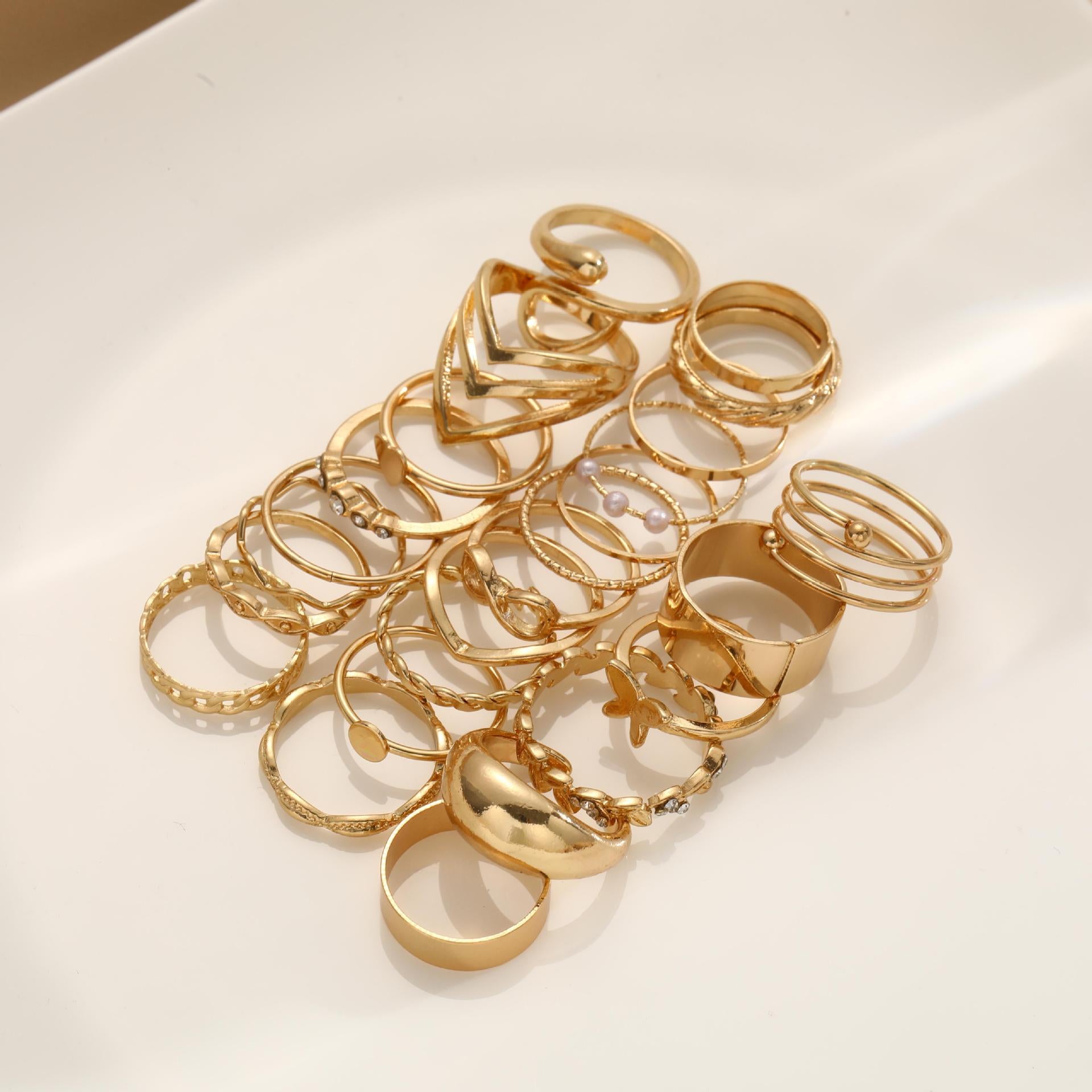 Damen vielseitiges Ring-Set mit kreativen Designs und funkelnden Akzenten Shop Nory